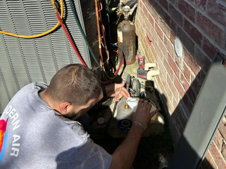 AC technician for Air Conditioner Repair Services